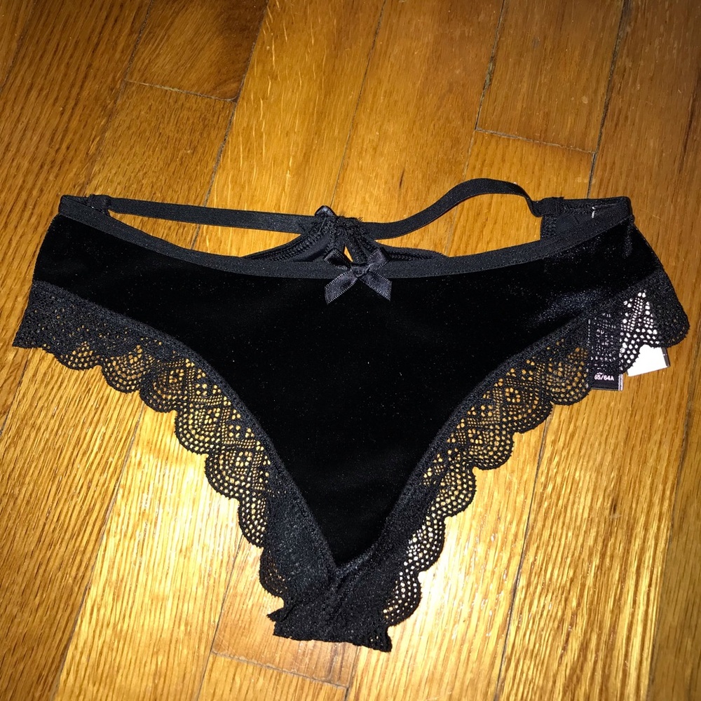 NWT Victoria Secret velvet thong